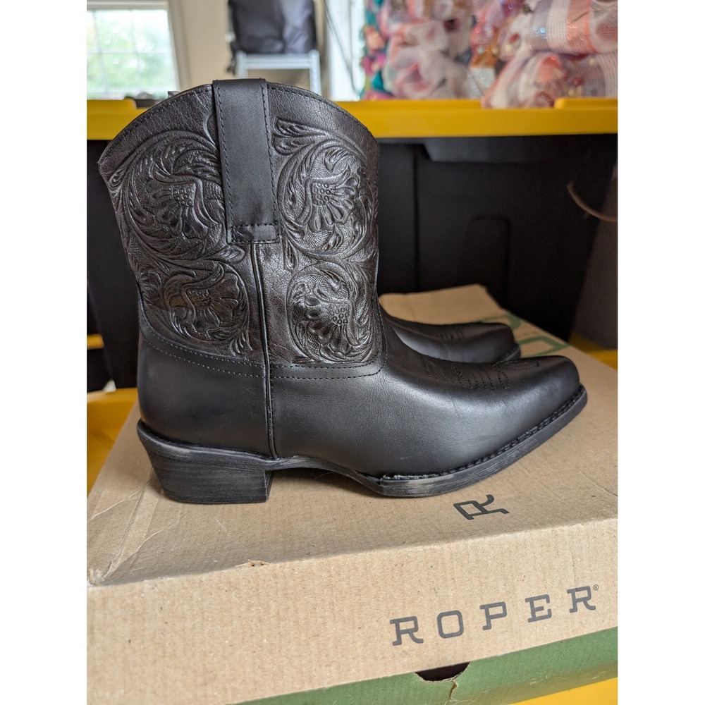 Roper Women's 7 Dusty Tooled Black Leather Snip Toe Ankle Boots